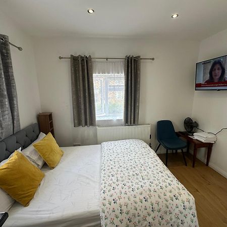 Luxury Ensuite 2Nd Studio Flat With Great Views In Keedonwood Road With Fully Own Bathroom Newly Added And Private Kitchenette Bromley Luaran gambar