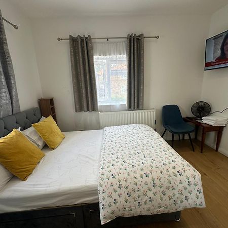 Luxury Ensuite 2Nd Studio Flat With Great Views In Keedonwood Road With Fully Own Bathroom Newly Added And Private Kitchenette Bromley Luaran gambar