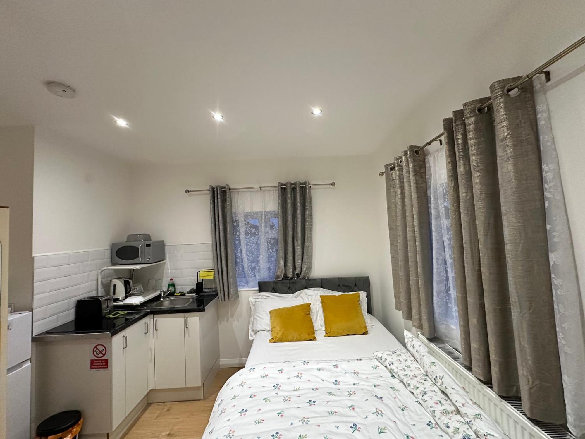 Luxury Ensuite 2Nd Studio Flat With Great Views In Keedonwood Road With Fully Own Bathroom Newly Added And Private Kitchenette Bromley Luaran gambar