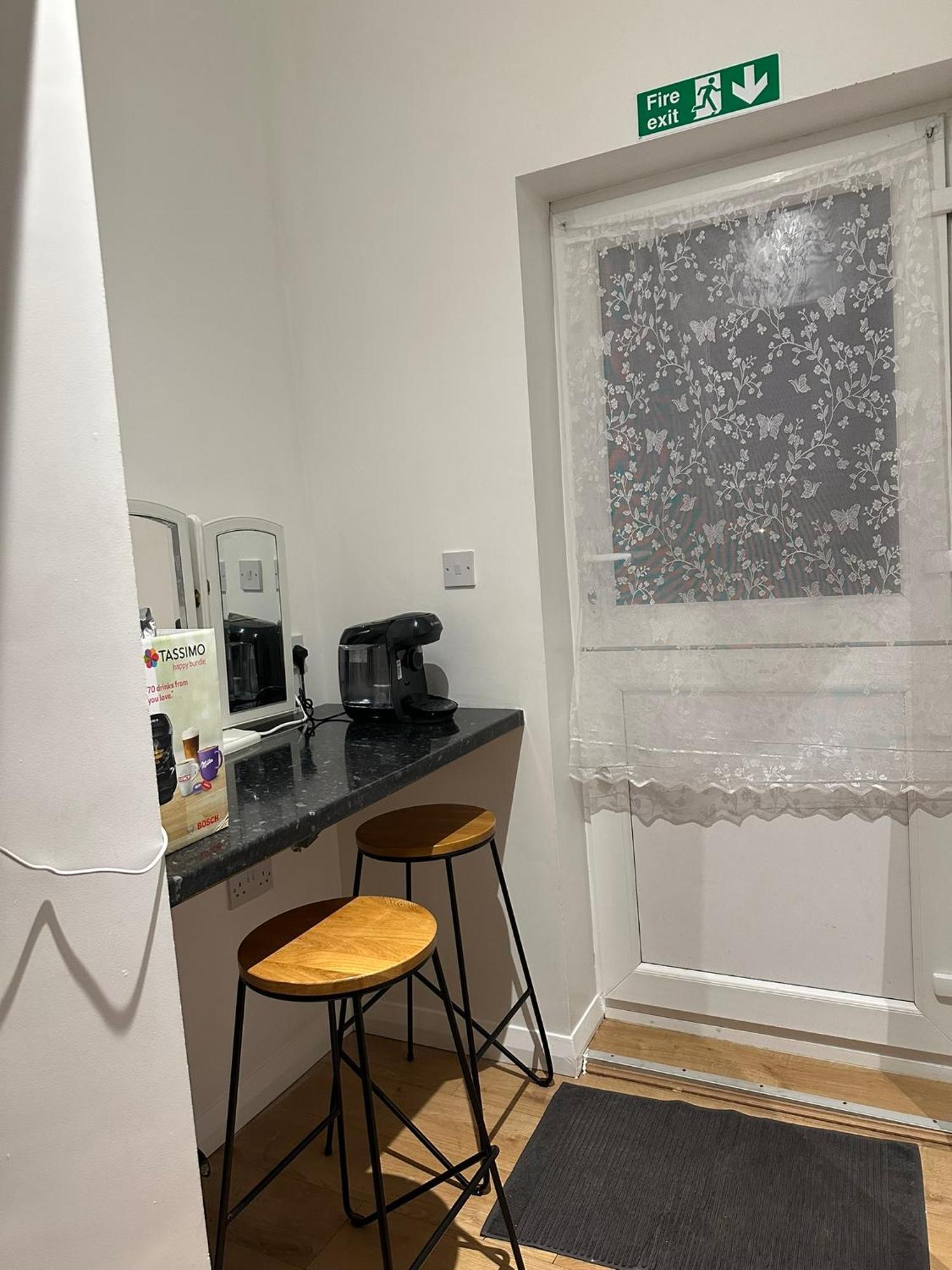 Luxury Ensuite 2Nd Studio Flat With Great Views In Keedonwood Road With Fully Own Bathroom Newly Added And Private Kitchenette Bromley Luaran gambar