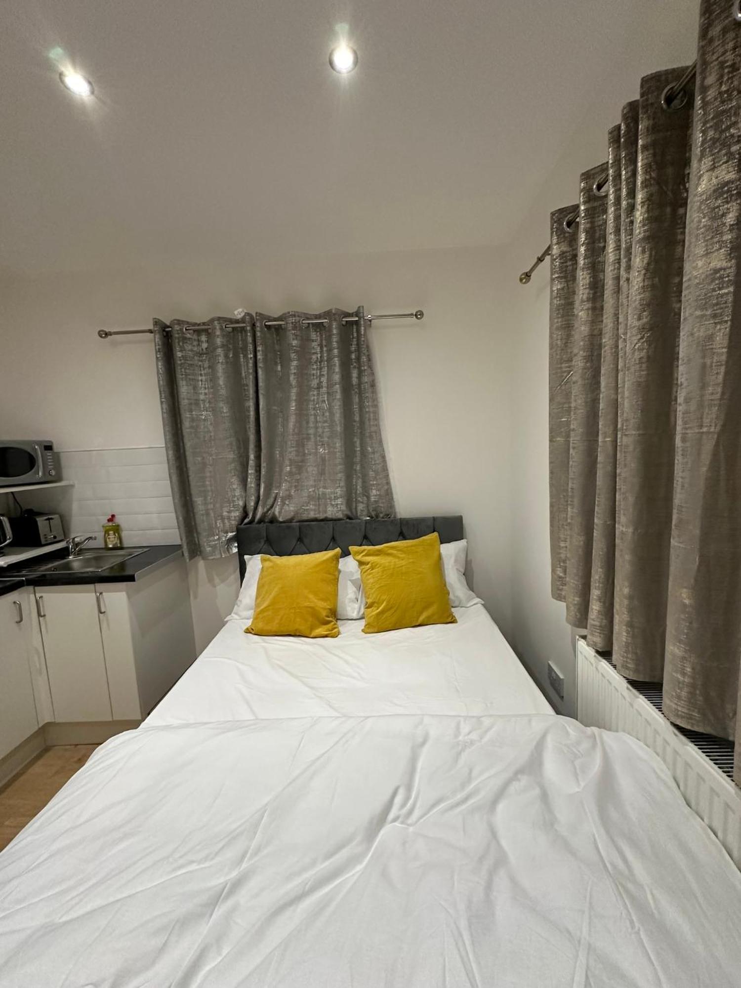 Luxury Ensuite 2Nd Studio Flat With Great Views In Keedonwood Road With Fully Own Bathroom Newly Added And Private Kitchenette Bromley Luaran gambar