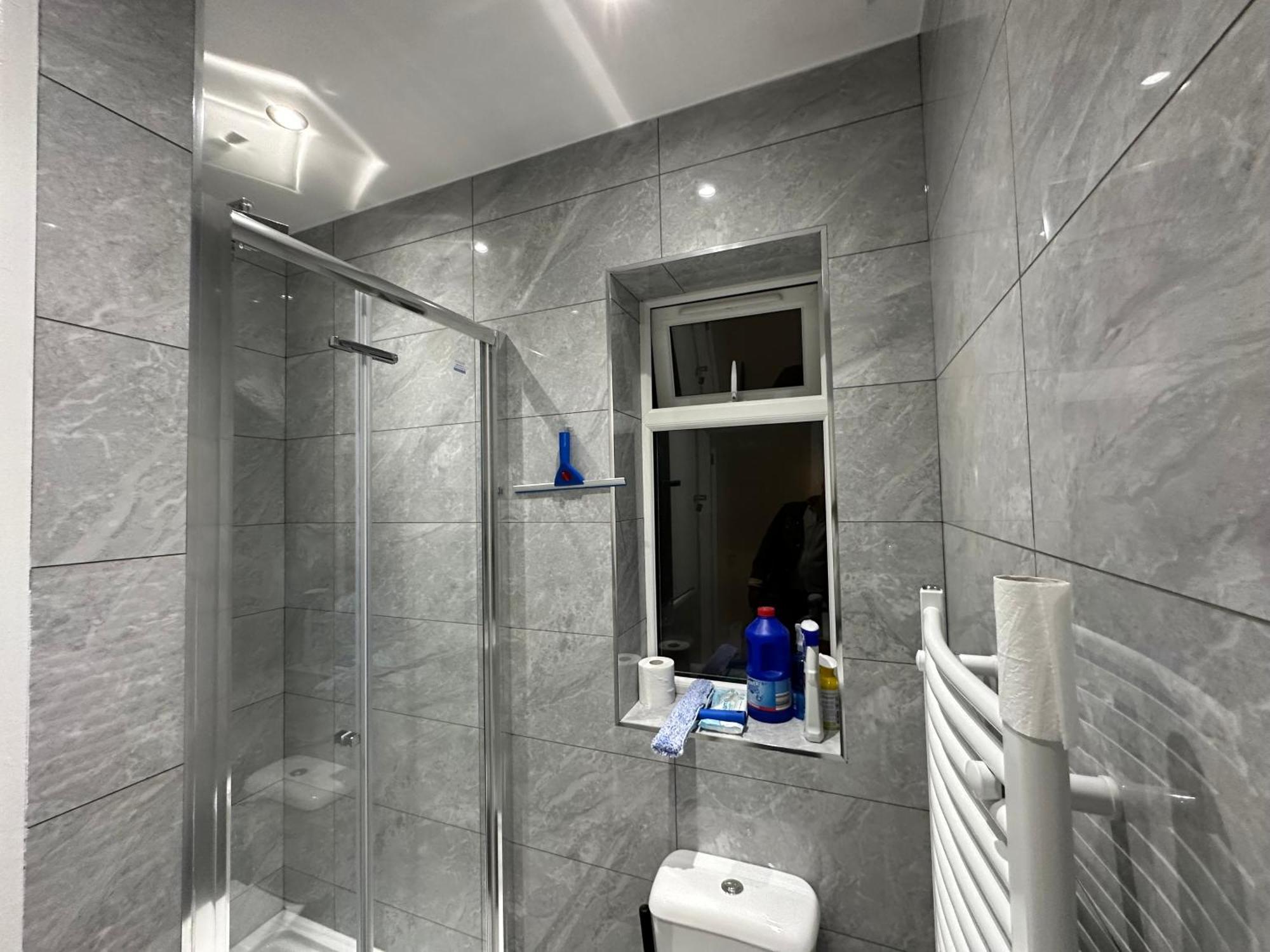 Luxury Ensuite 2Nd Studio Flat With Great Views In Keedonwood Road With Fully Own Bathroom Newly Added And Private Kitchenette Bromley Luaran gambar