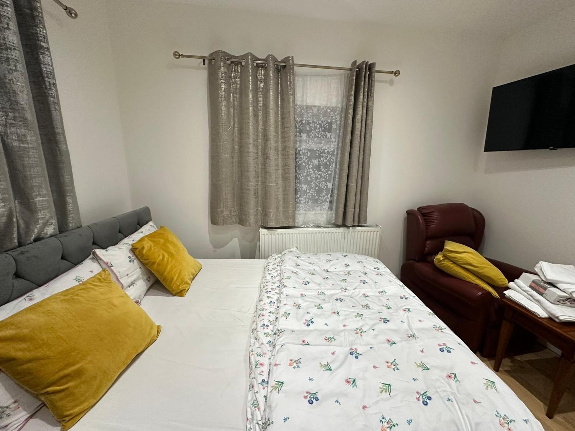 Luxury Ensuite 2Nd Studio Flat With Great Views In Keedonwood Road With Fully Own Bathroom Newly Added And Private Kitchenette Bromley Luaran gambar