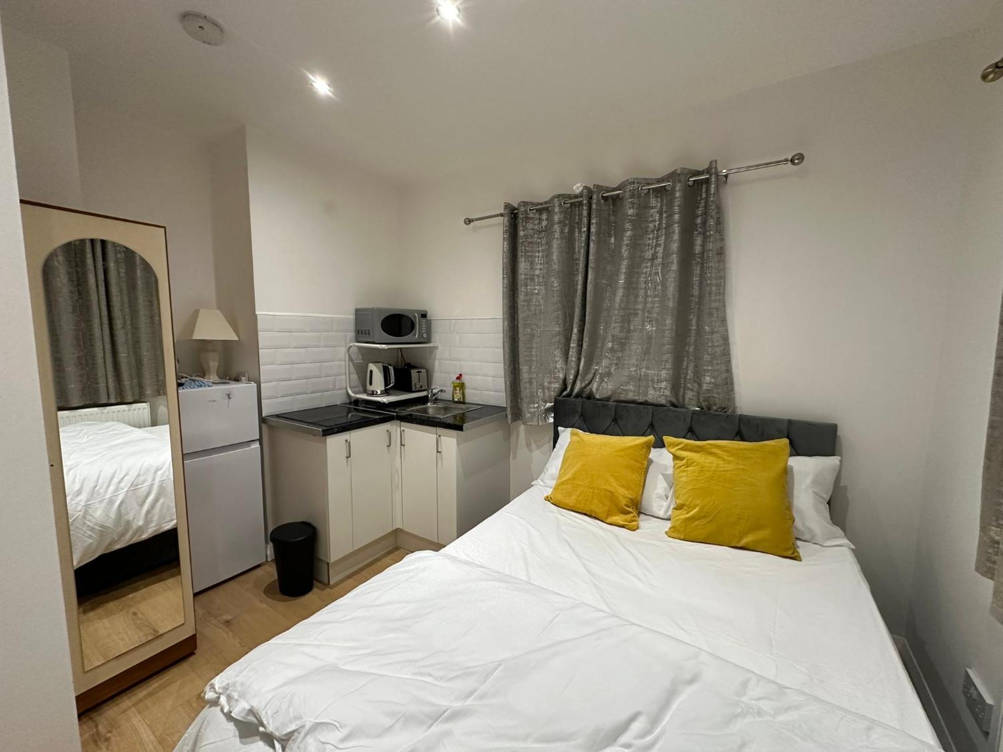 Luxury Ensuite 2Nd Studio Flat With Great Views In Keedonwood Road With Fully Own Bathroom Newly Added And Private Kitchenette Bromley Luaran gambar