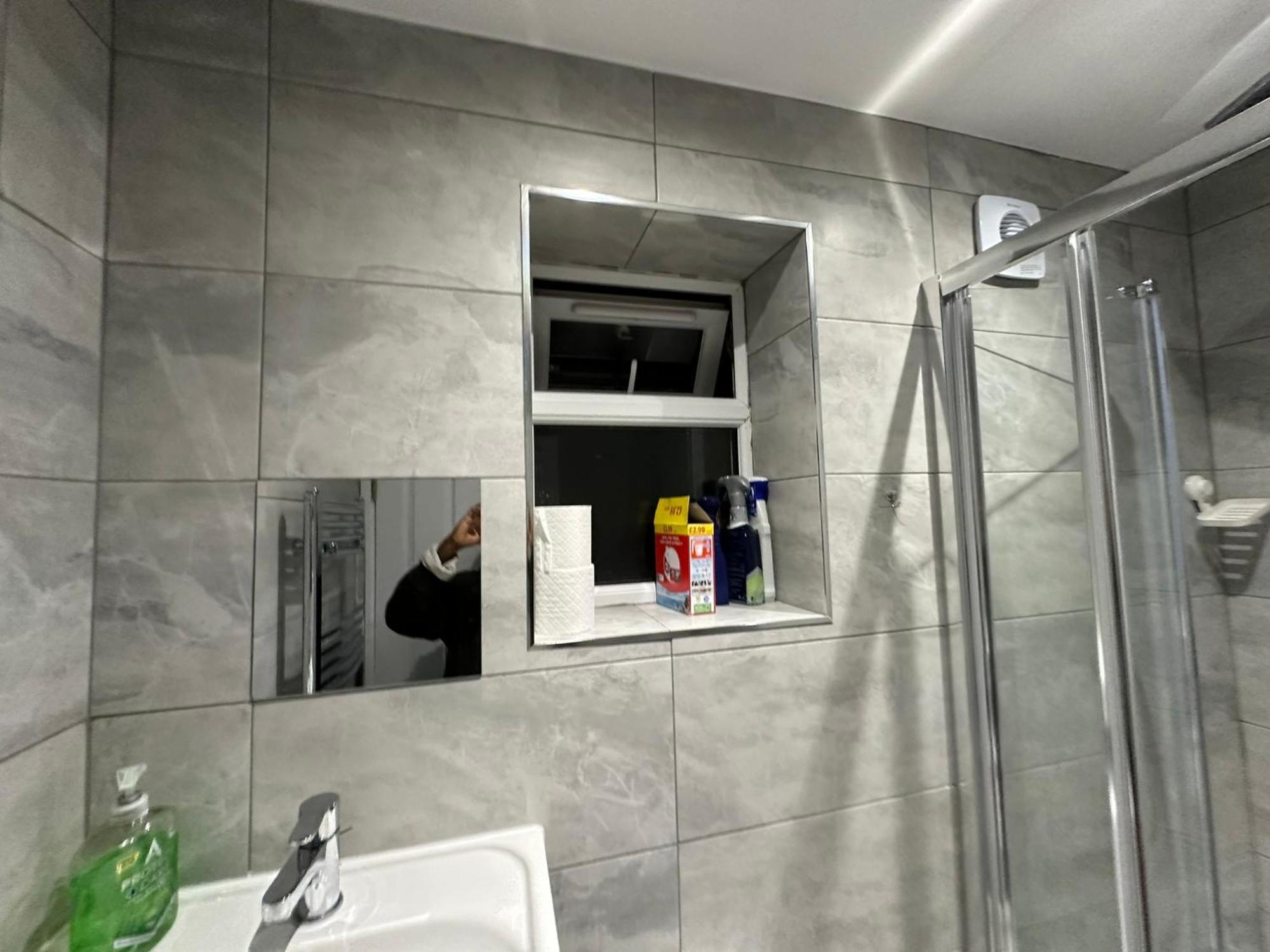 Luxury Ensuite 2Nd Studio Flat With Great Views In Keedonwood Road With Fully Own Bathroom Newly Added And Private Kitchenette Bromley Luaran gambar