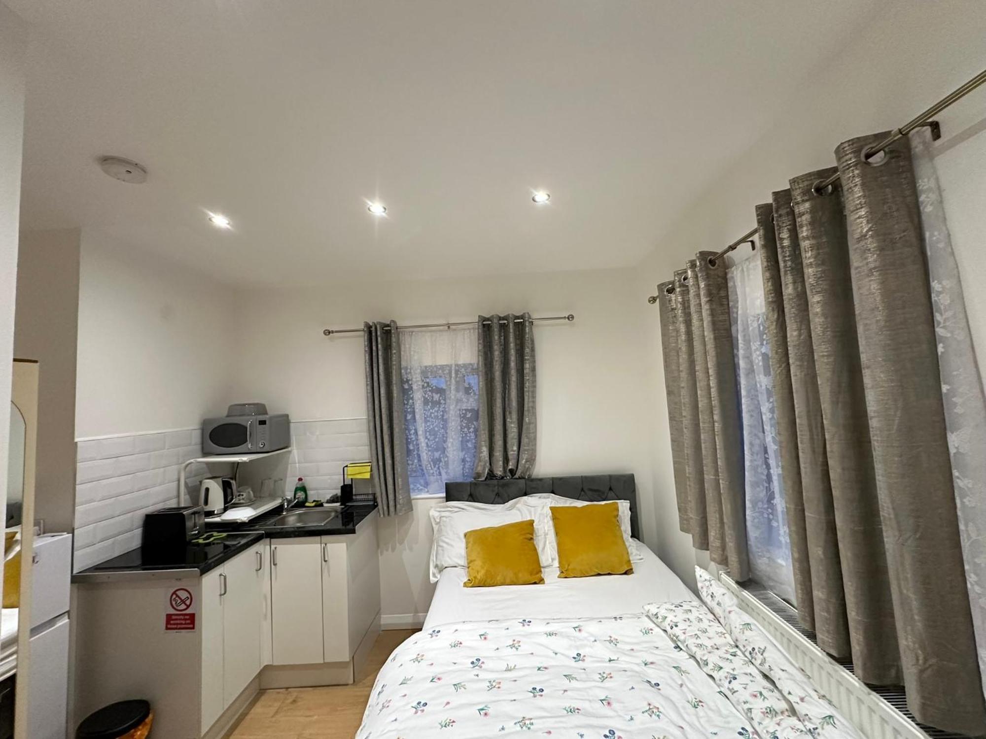 Luxury Ensuite 2Nd Studio Flat With Great Views In Keedonwood Road With Fully Own Bathroom Newly Added And Private Kitchenette Bromley Luaran gambar