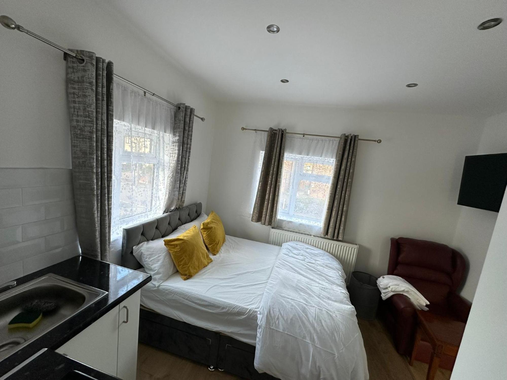 Luxury Ensuite 2Nd Studio Flat With Great Views In Keedonwood Road With Fully Own Bathroom Newly Added And Private Kitchenette Bromley Luaran gambar