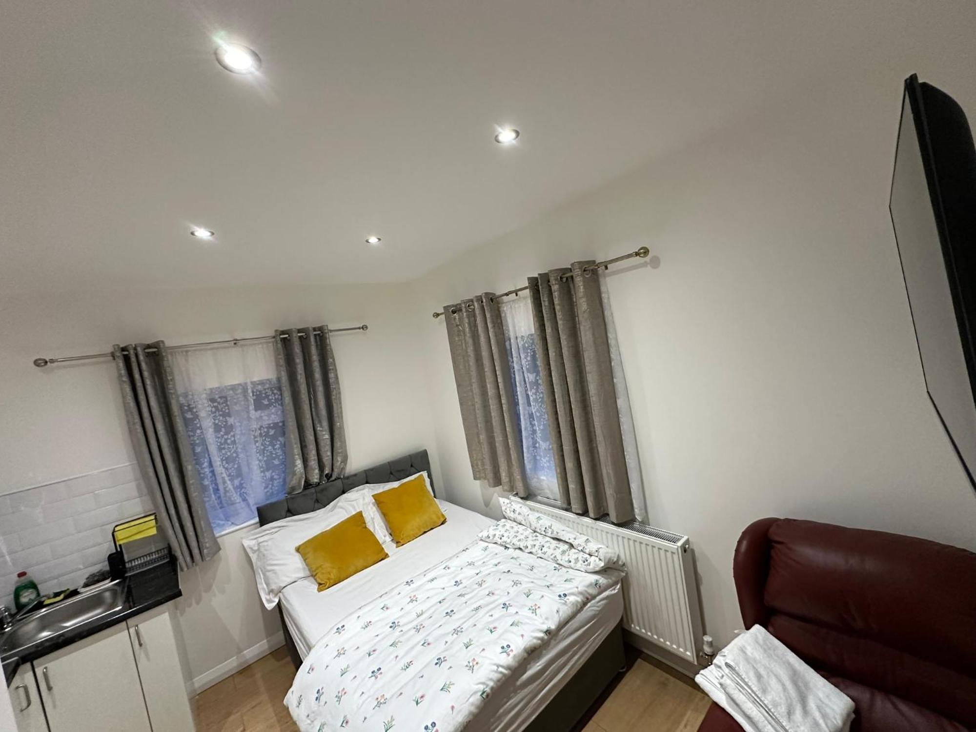 Luxury Ensuite 2Nd Studio Flat With Great Views In Keedonwood Road With Fully Own Bathroom Newly Added And Private Kitchenette Bromley Luaran gambar