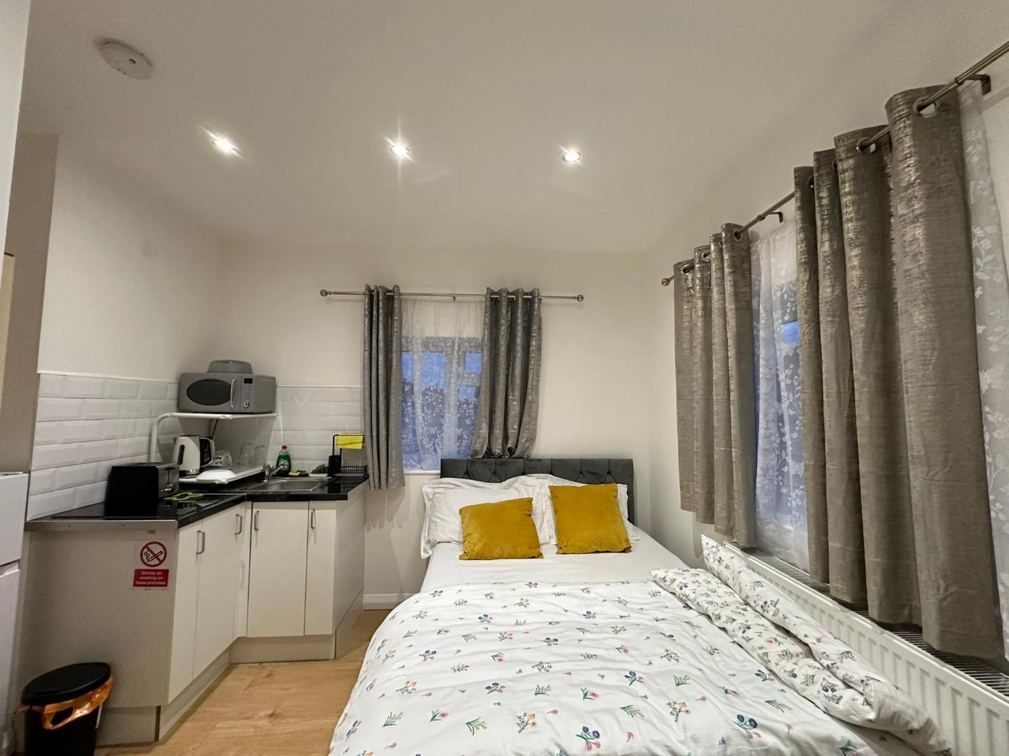 Luxury Ensuite 2Nd Studio Flat With Great Views In Keedonwood Road With Fully Own Bathroom Newly Added And Private Kitchenette Bromley Luaran gambar