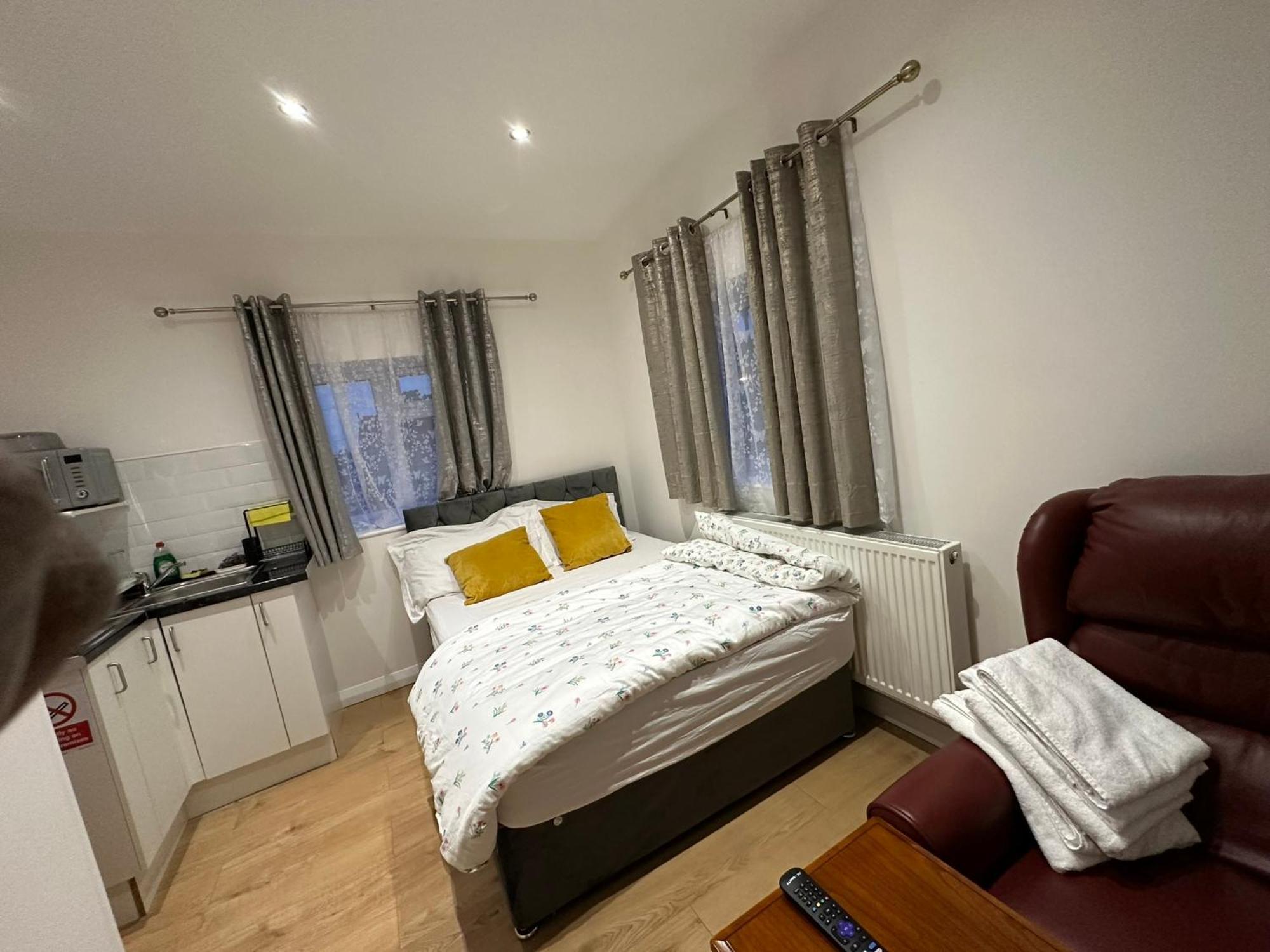 Luxury Ensuite 2Nd Studio Flat With Great Views In Keedonwood Road With Fully Own Bathroom Newly Added And Private Kitchenette Bromley Luaran gambar