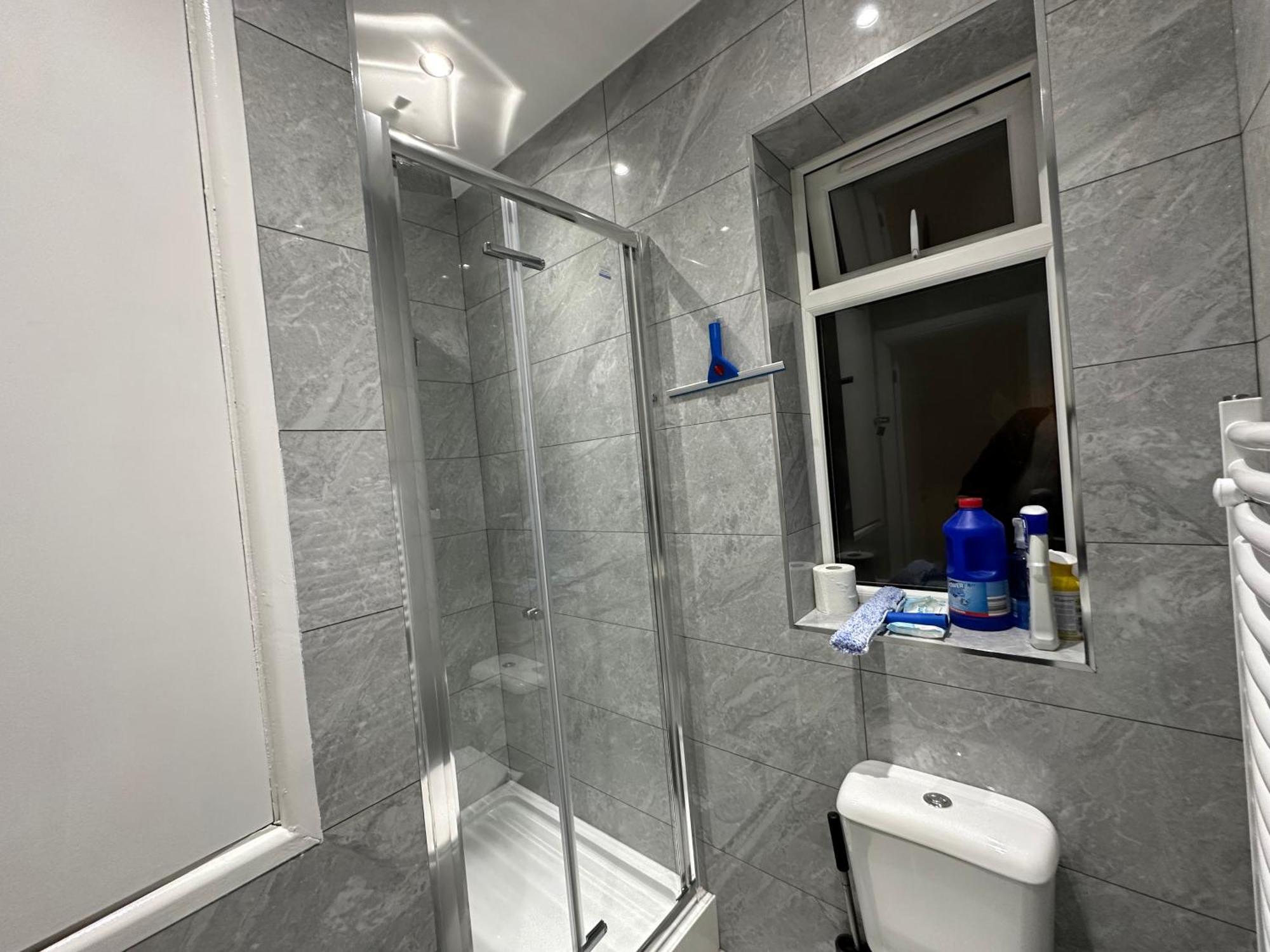 Luxury Ensuite 2Nd Studio Flat With Great Views In Keedonwood Road With Fully Own Bathroom Newly Added And Private Kitchenette Bromley Luaran gambar