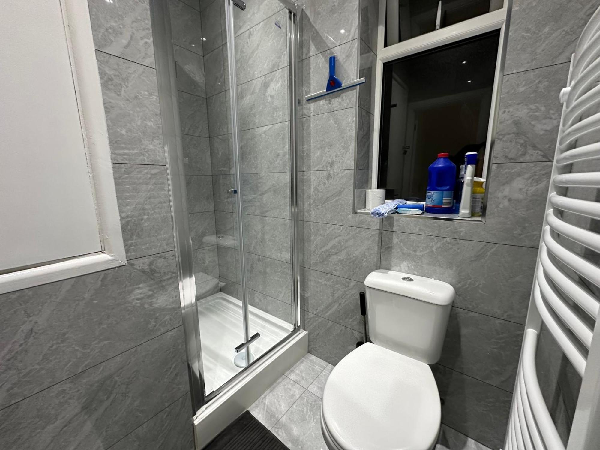 Luxury Ensuite 2Nd Studio Flat With Great Views In Keedonwood Road With Fully Own Bathroom Newly Added And Private Kitchenette Bromley Luaran gambar
