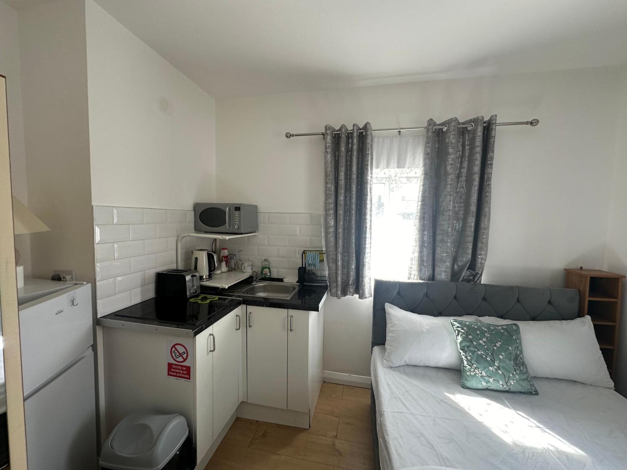 Luxury Ensuite 2Nd Studio Flat With Great Views In Keedonwood Road With Fully Own Bathroom Newly Added And Private Kitchenette Bromley Luaran gambar