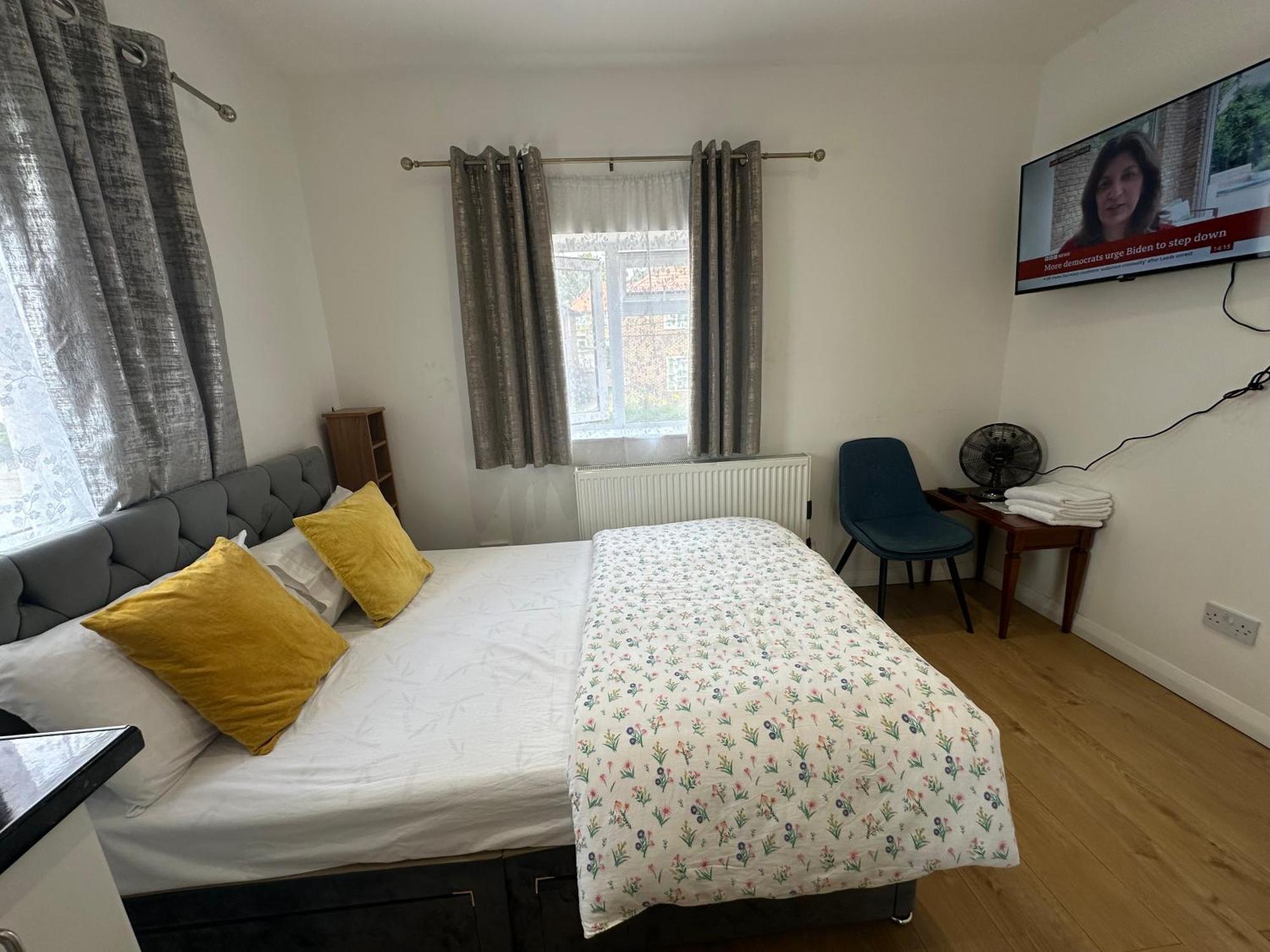 Luxury Ensuite 2Nd Studio Flat With Great Views In Keedonwood Road With Fully Own Bathroom Newly Added And Private Kitchenette Bromley Luaran gambar