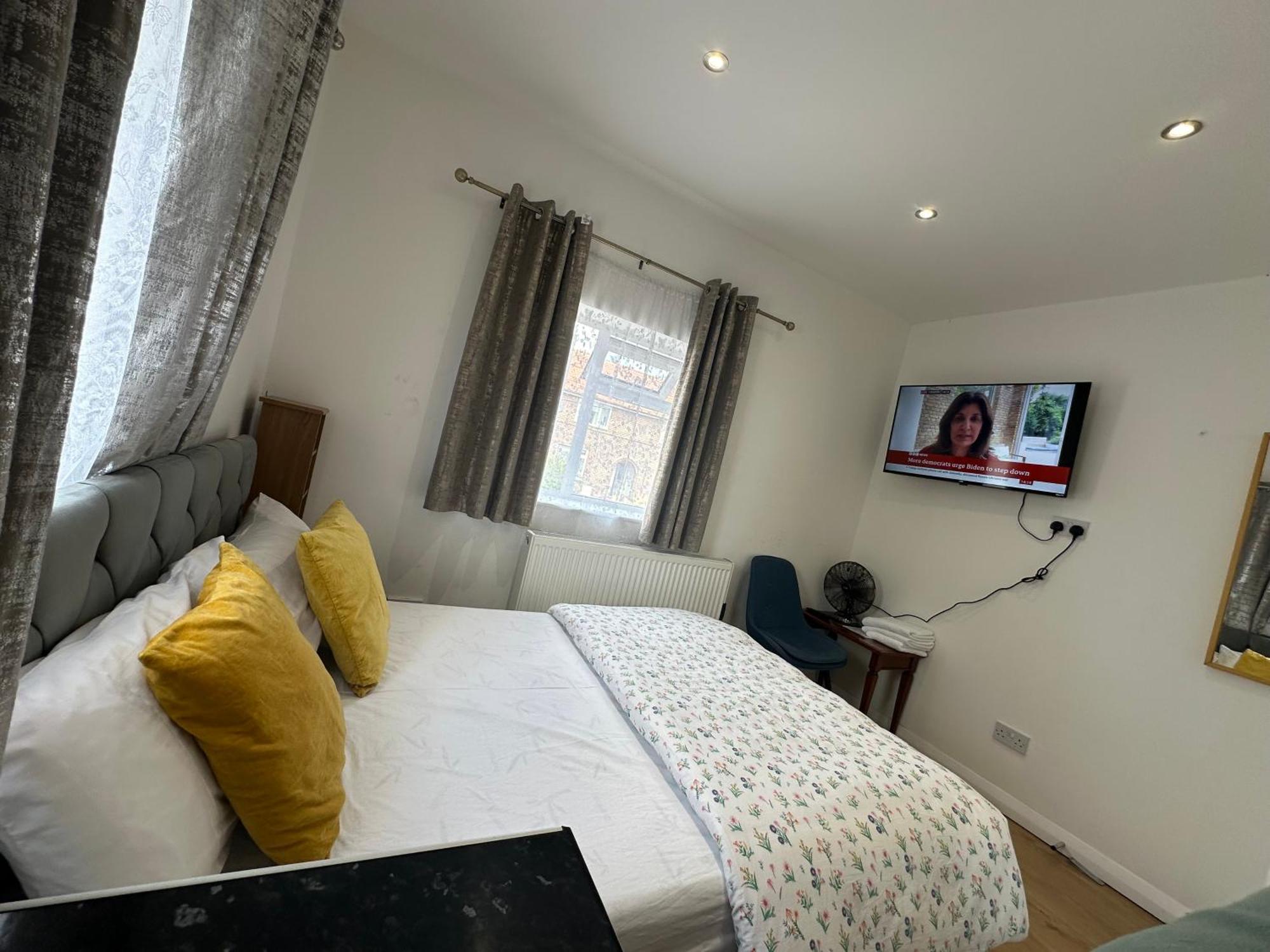 Luxury Ensuite 2Nd Studio Flat With Great Views In Keedonwood Road With Fully Own Bathroom Newly Added And Private Kitchenette Bromley Luaran gambar