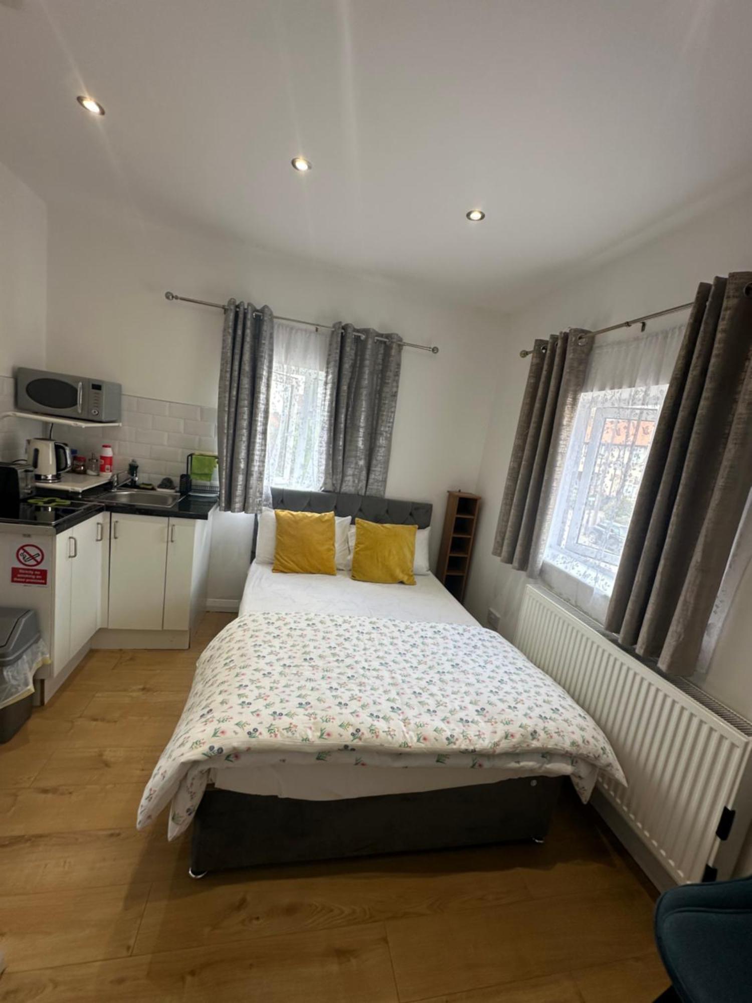 Luxury Ensuite 2Nd Studio Flat With Great Views In Keedonwood Road With Fully Own Bathroom Newly Added And Private Kitchenette Bromley Luaran gambar